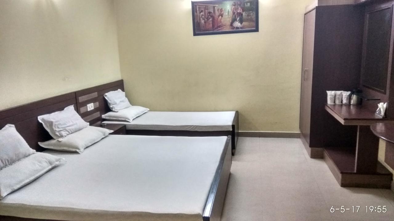 Hotel Varsa Dibrugarh Exterior foto